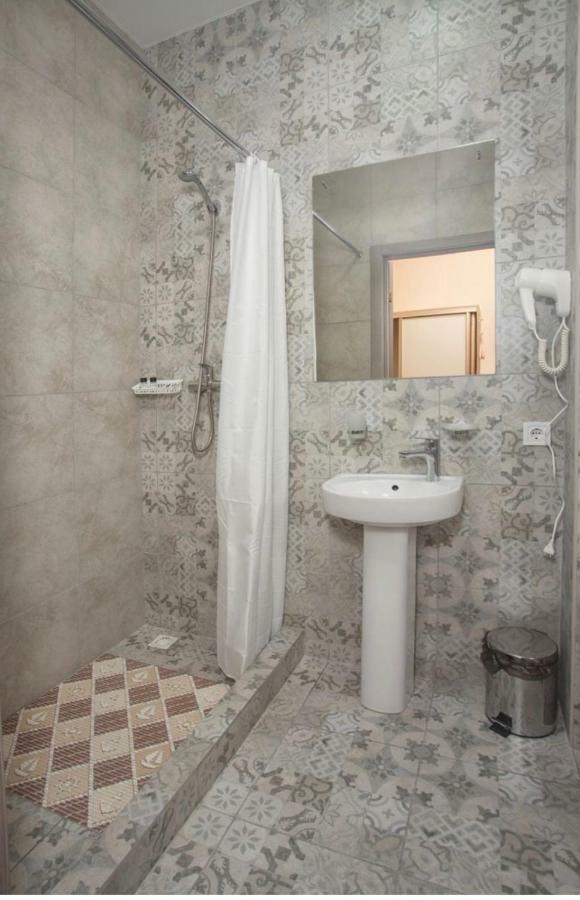 Hôtel Fanfan à Odessa Extérieur photo