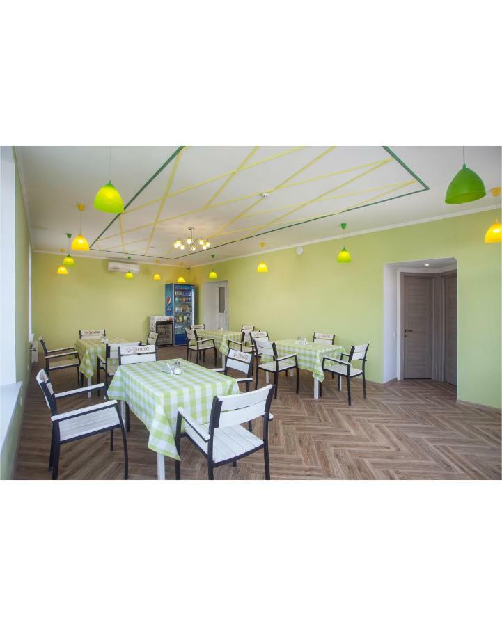 Hôtel Fanfan à Odessa Extérieur photo