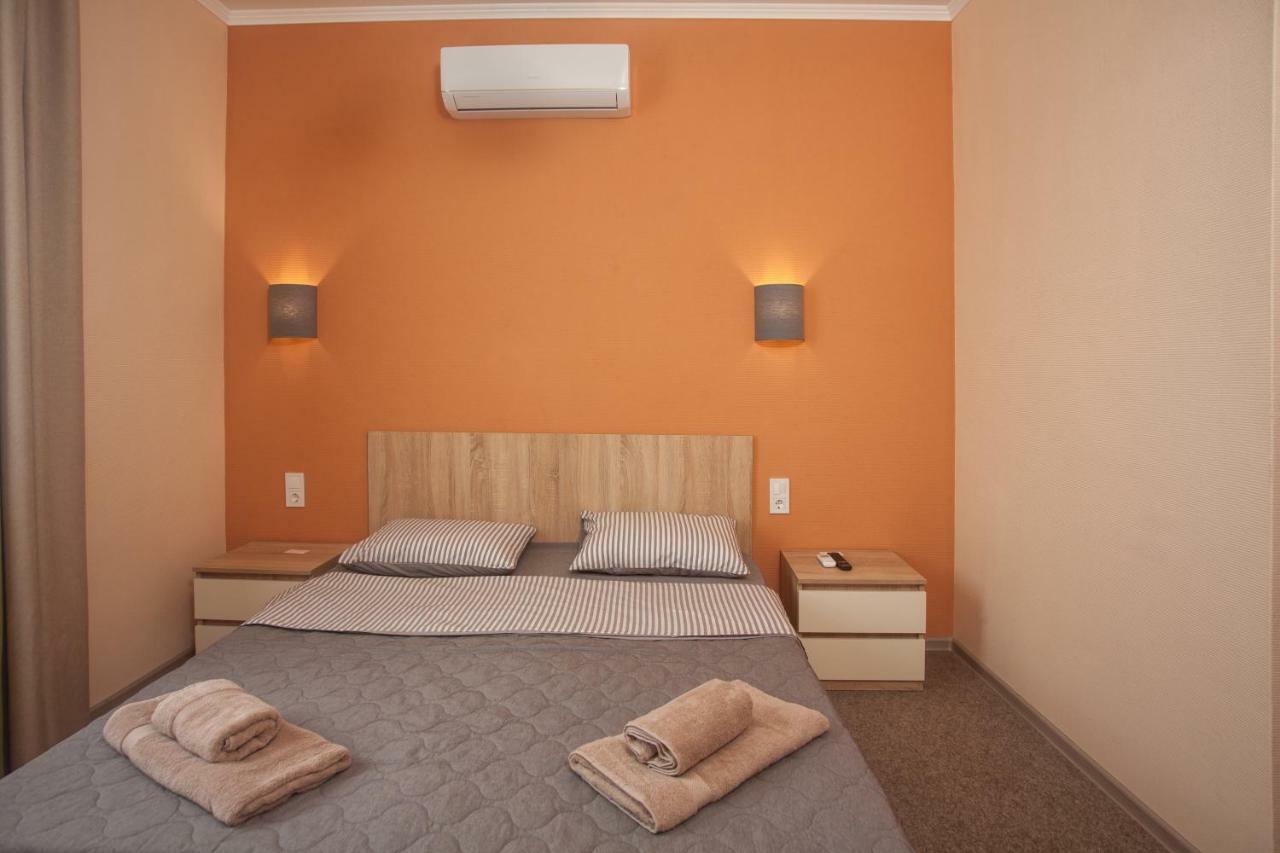Hôtel Fanfan à Odessa Extérieur photo
