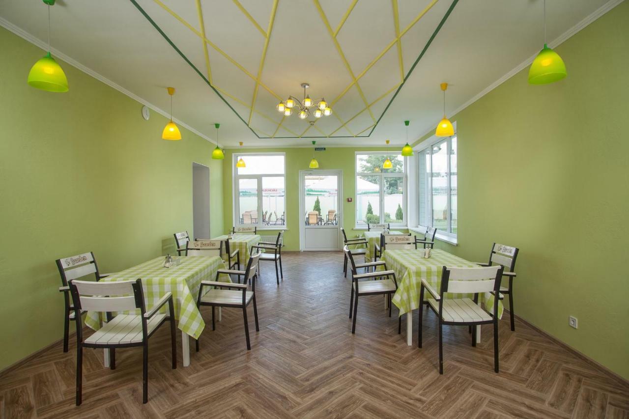 Hôtel Fanfan à Odessa Extérieur photo