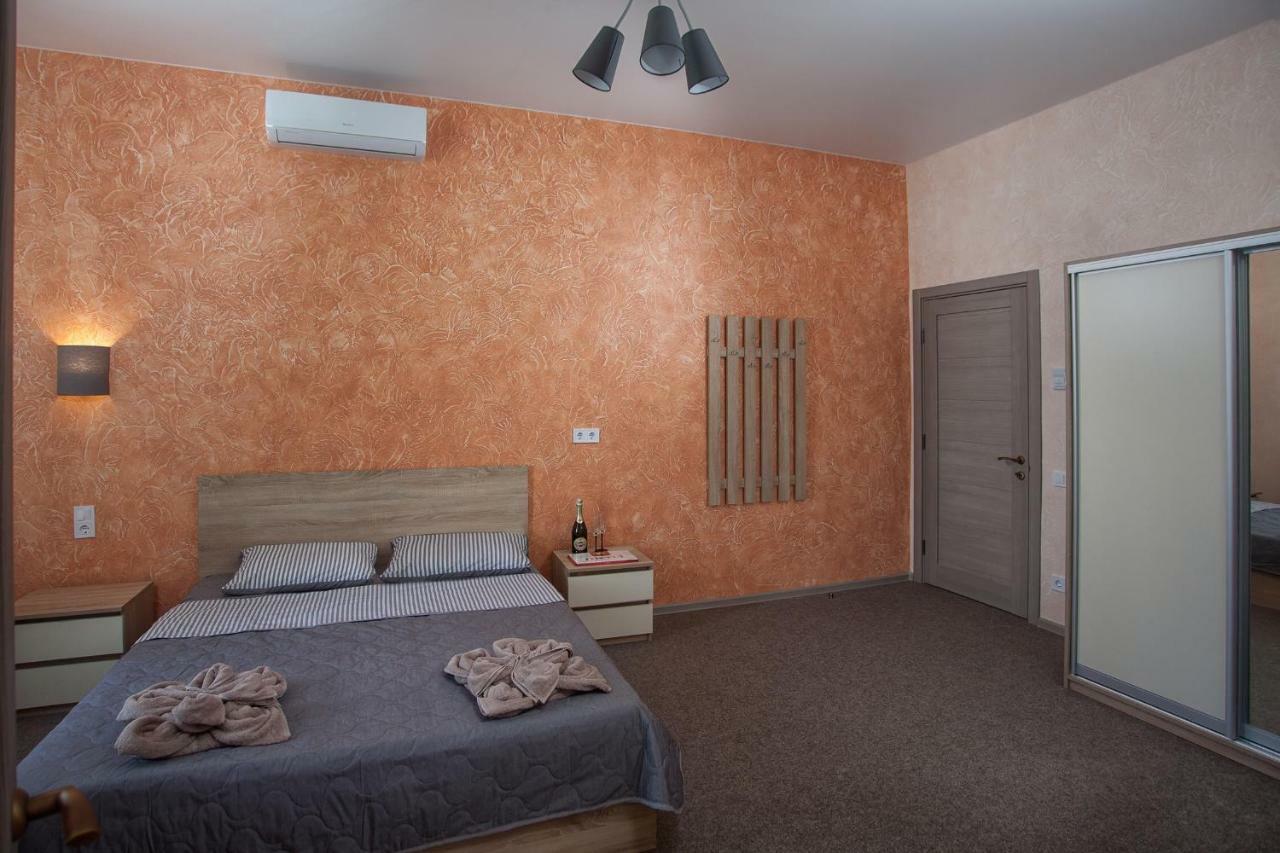 Hôtel Fanfan à Odessa Extérieur photo